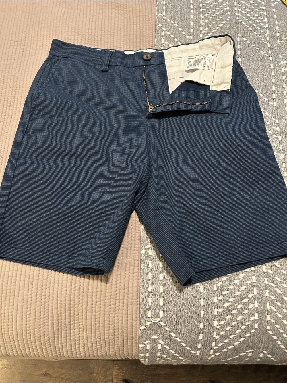 Old Navy Men's Textured Navy Flat-Front Shorts